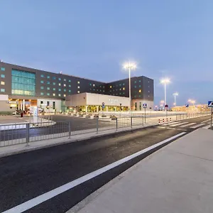 4* Отель Courtyard By Marriott Airport
