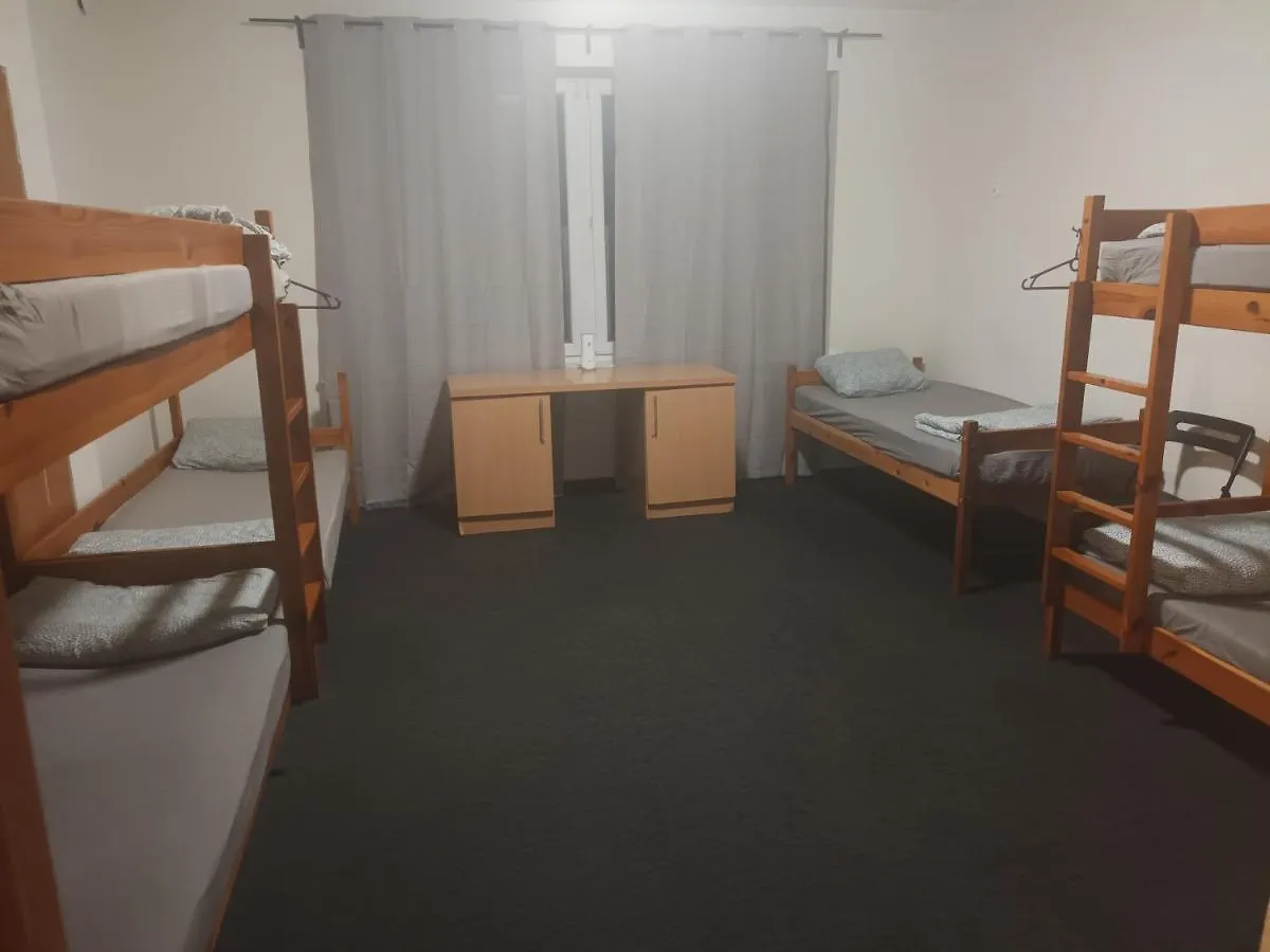 Polsland Hostels Airport Varsovia 0*,  Polonia